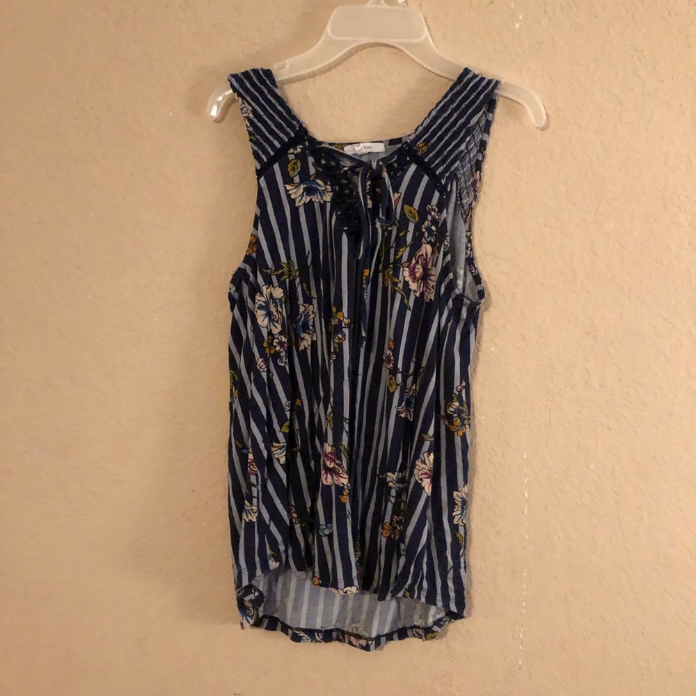 A small Women’s tank top